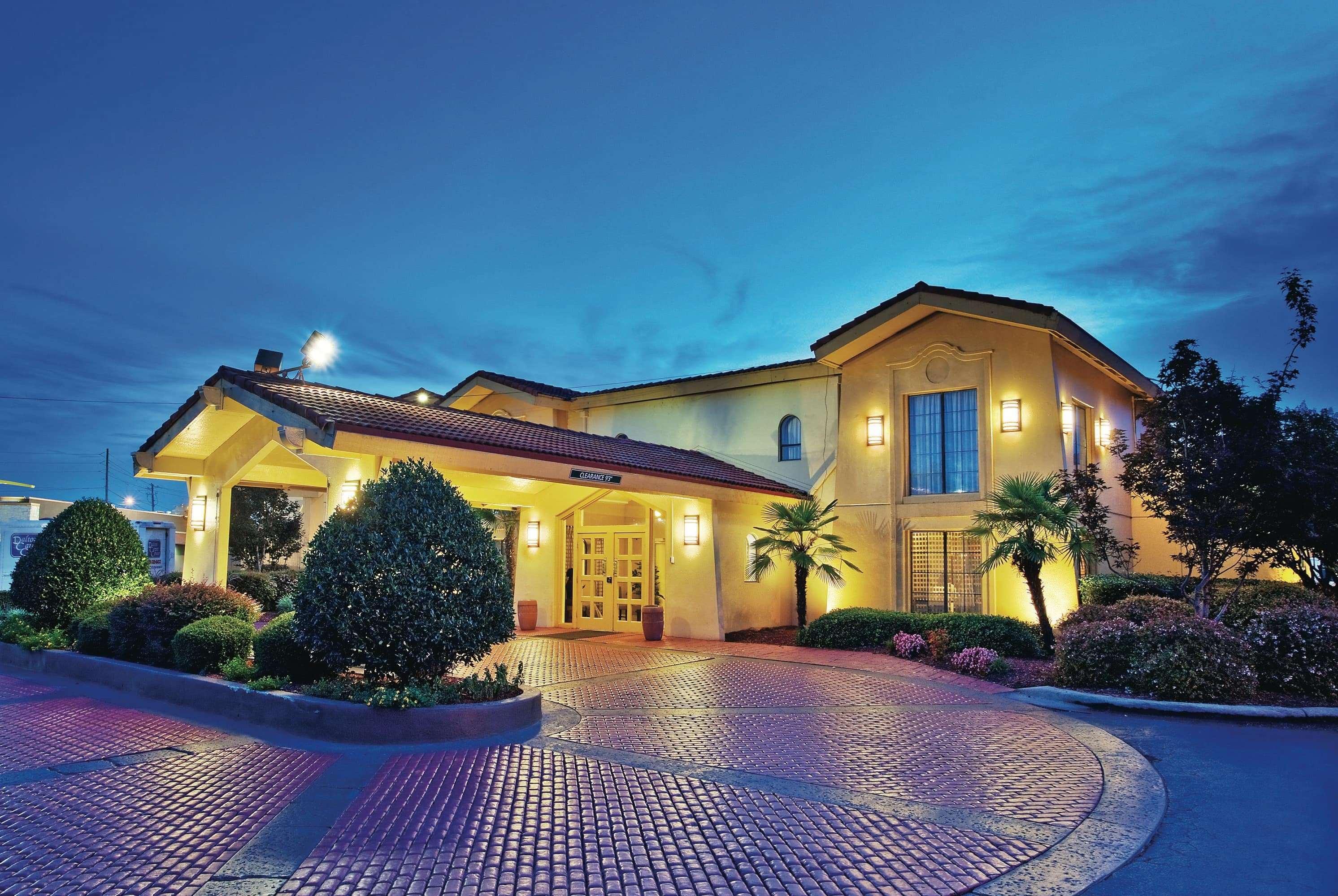 Howard Johnson By Wyndham Columbus Fort Moore Eksteriør billede