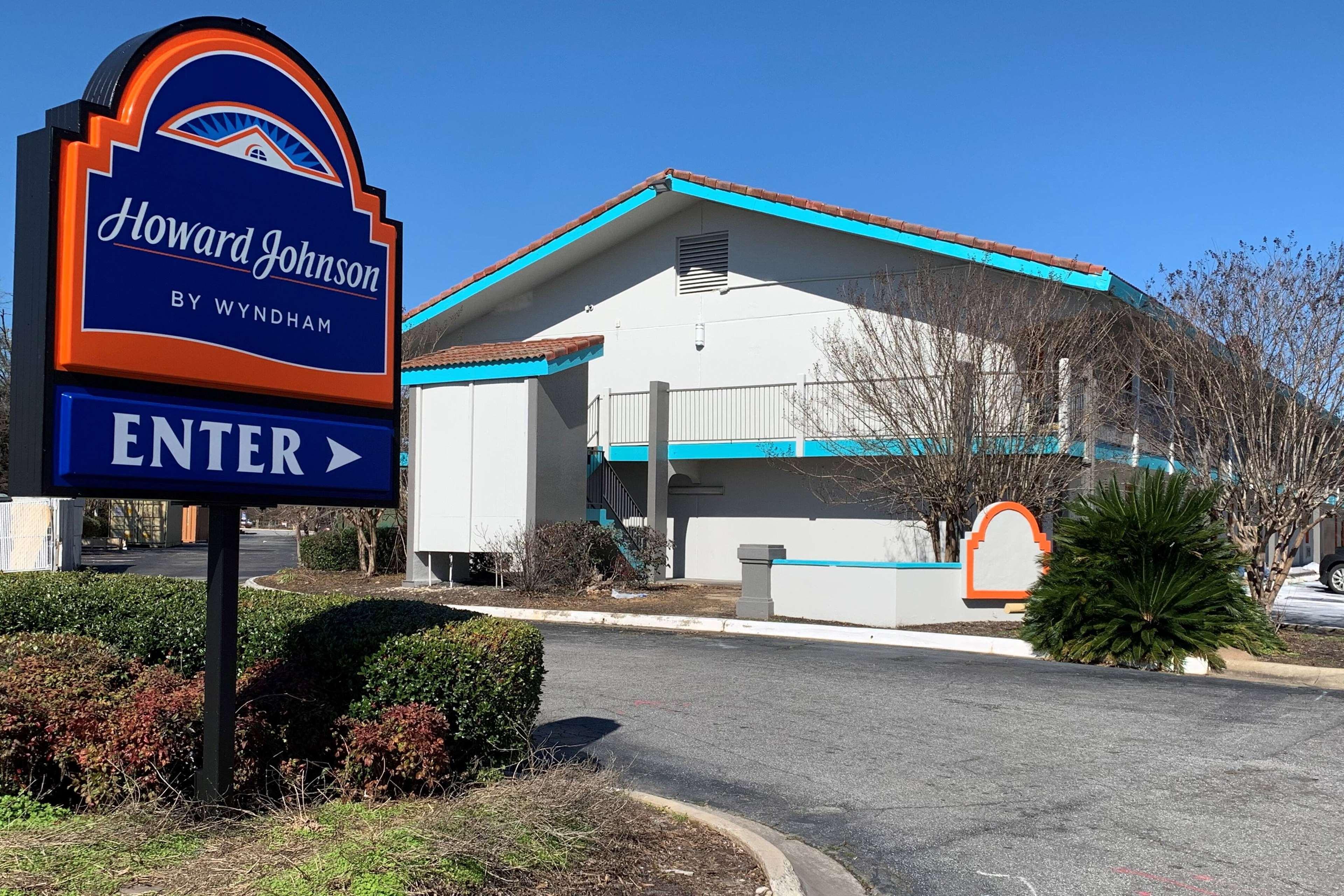 Howard Johnson By Wyndham Columbus Fort Moore Eksteriør billede