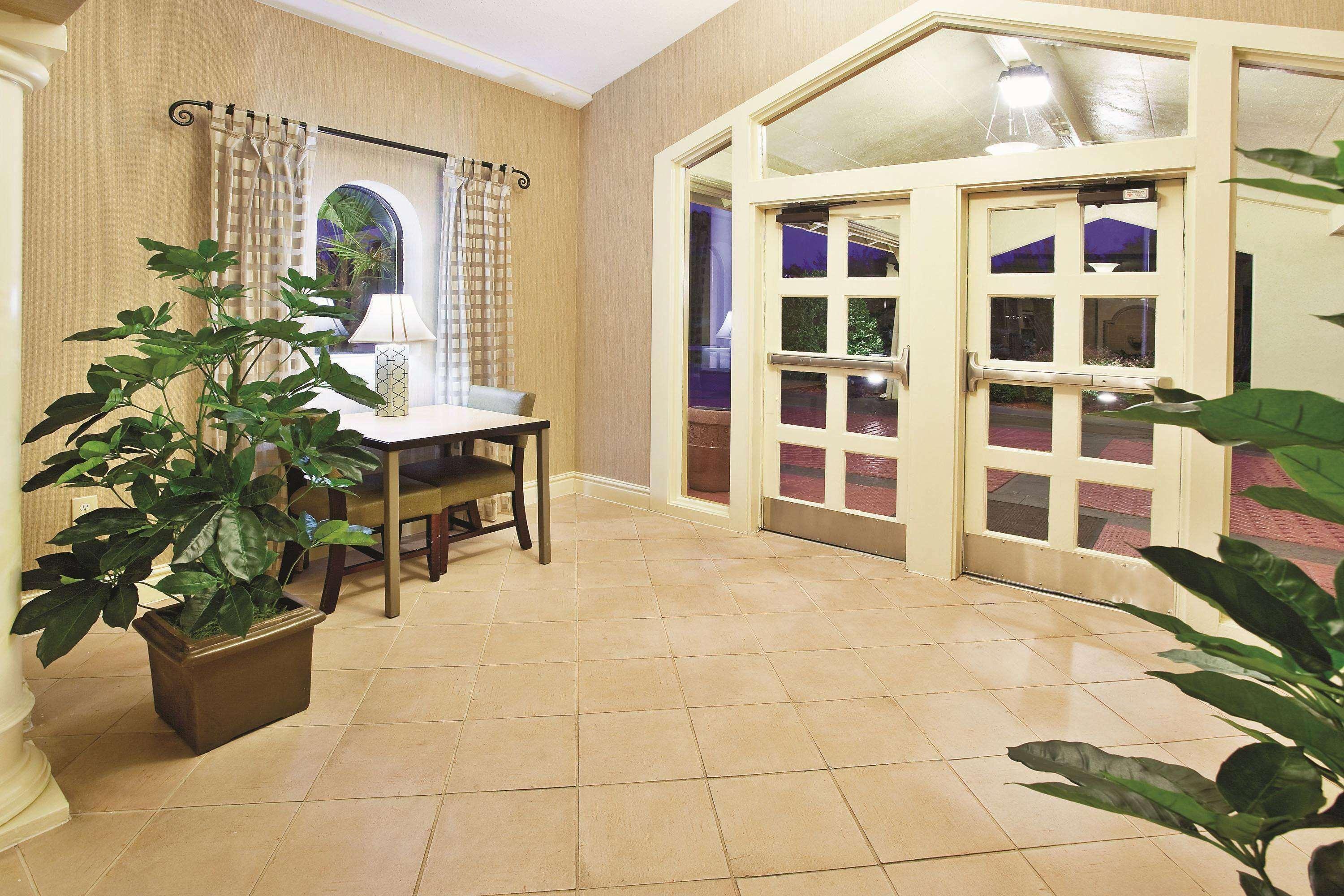Howard Johnson By Wyndham Columbus Fort Moore Eksteriør billede